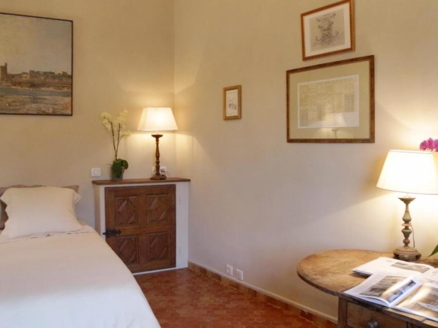 แมซง ออร์ซินี Bed & Breakfast วิลเนิฟ-เลส์-อาวิญง ภายนอก รูปภาพ