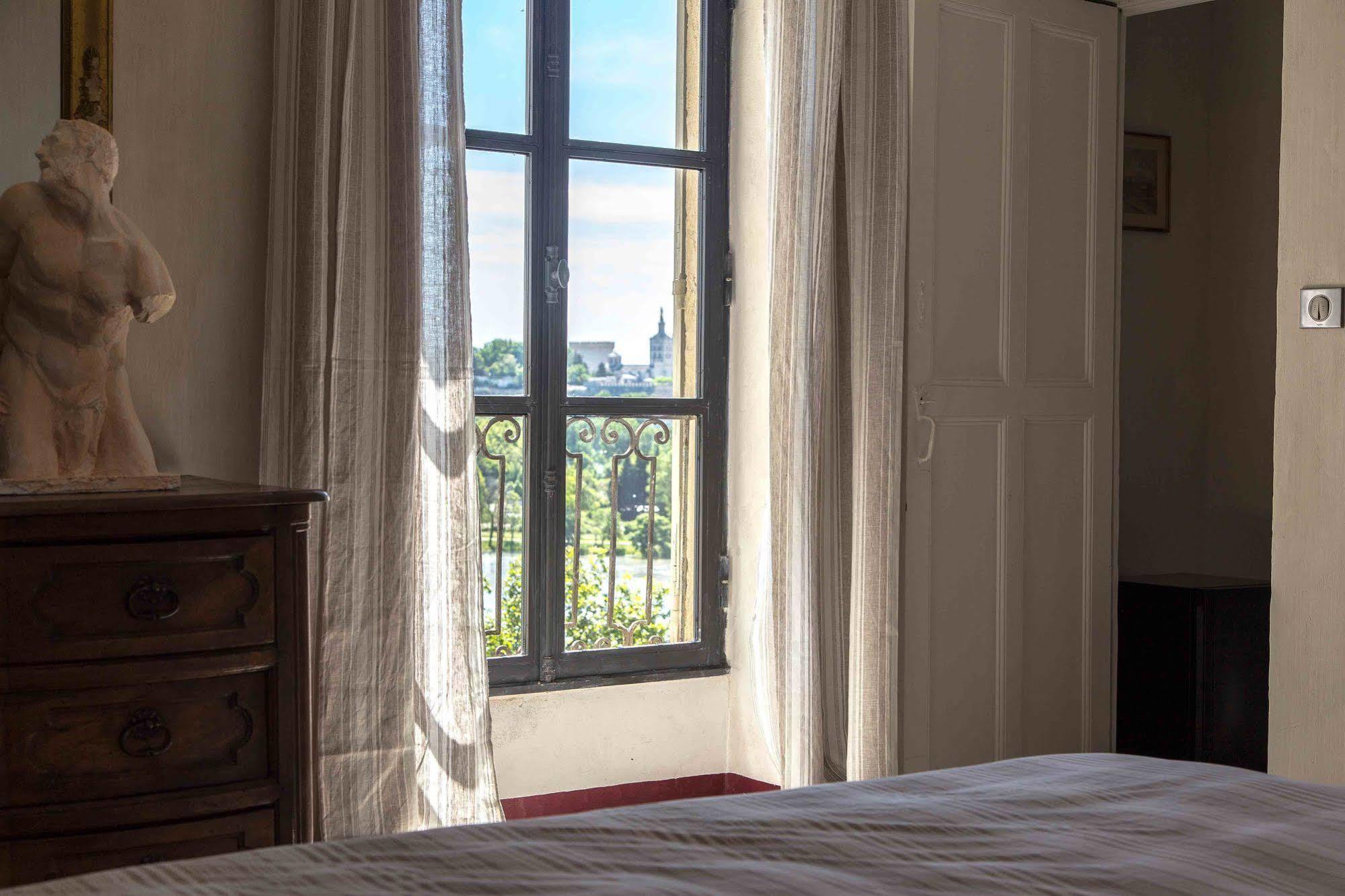 แมซง ออร์ซินี Bed & Breakfast วิลเนิฟ-เลส์-อาวิญง ภายนอก รูปภาพ